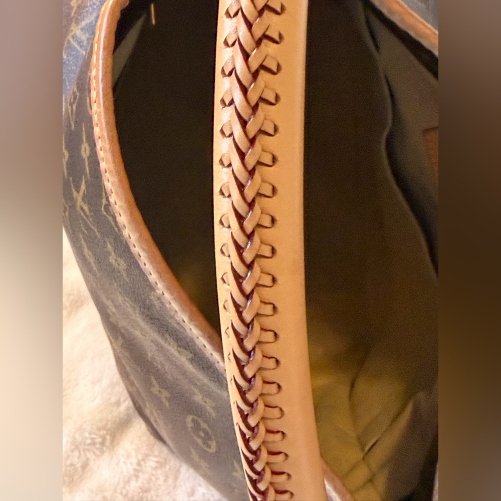 Louis Vuitton Artsy MM Classic Brown Monogram Shoulder Bag - Picture 4 of 16